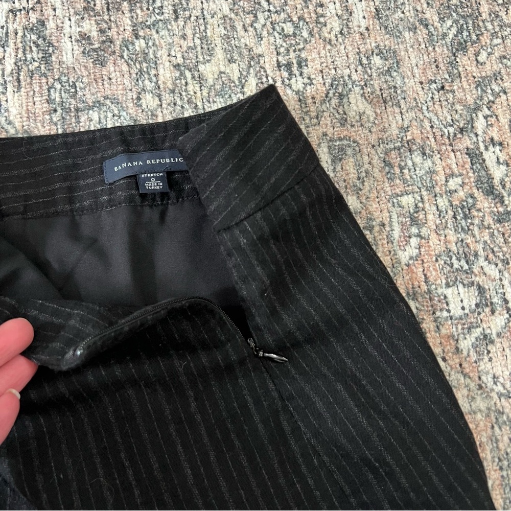 Banana Republic Black Pinstriped Wool Mini Skirt Womens Size 0 - Picture 11 of 14